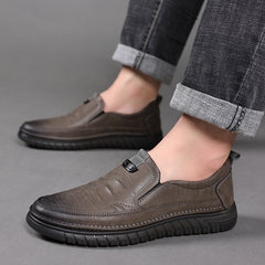 New hand-stitched casual and versatile leather shoes
